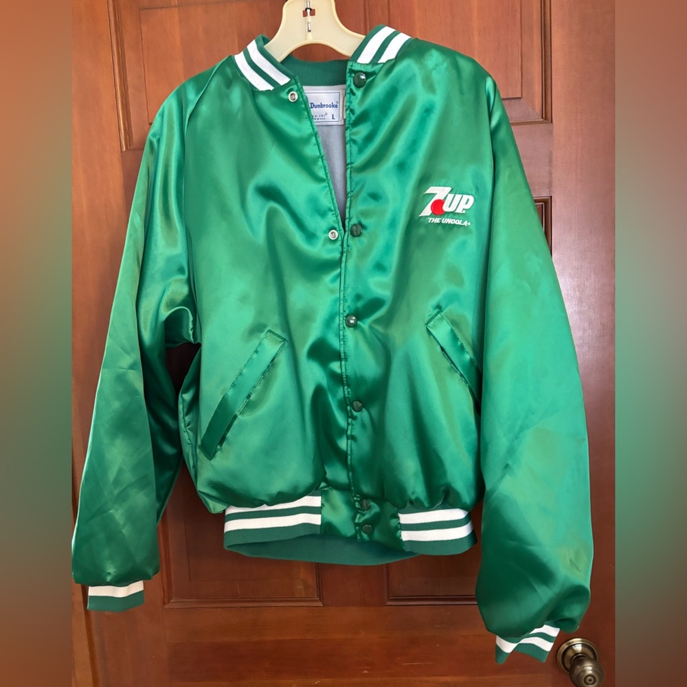 Bomber jacket. Vintage “Seven-Up” logo Satin jacket. Size L. Made in the USA.